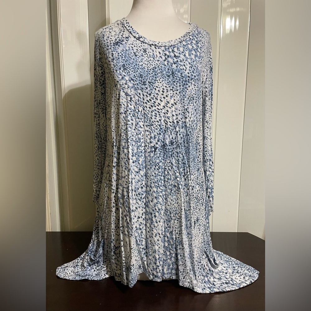 LOGO Lori Goldstein tunic, blue animal abstract print, large EUC.